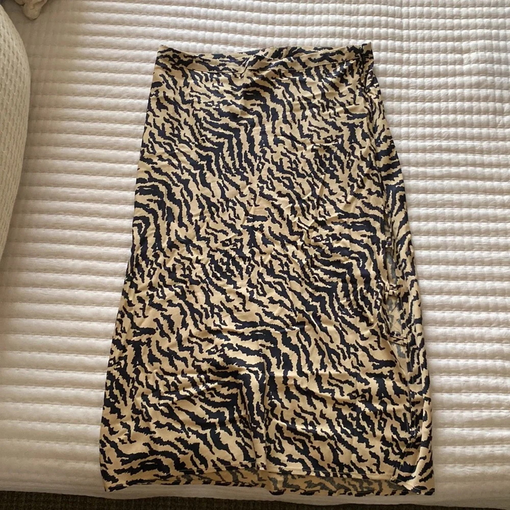 Good American Zebra print skirt! - Picture 2 of 4